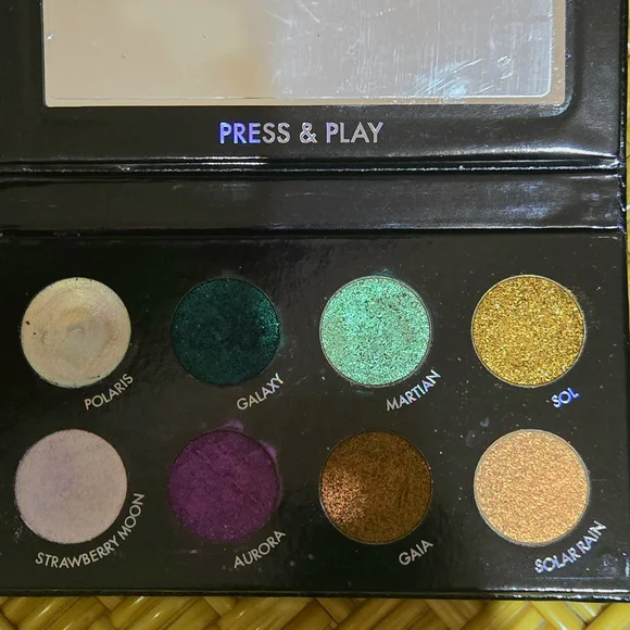 Eyeshadow Palette - Vibrant Danessa Myricks Lightwork Volume III Illuminating - Picture 2 of 7
